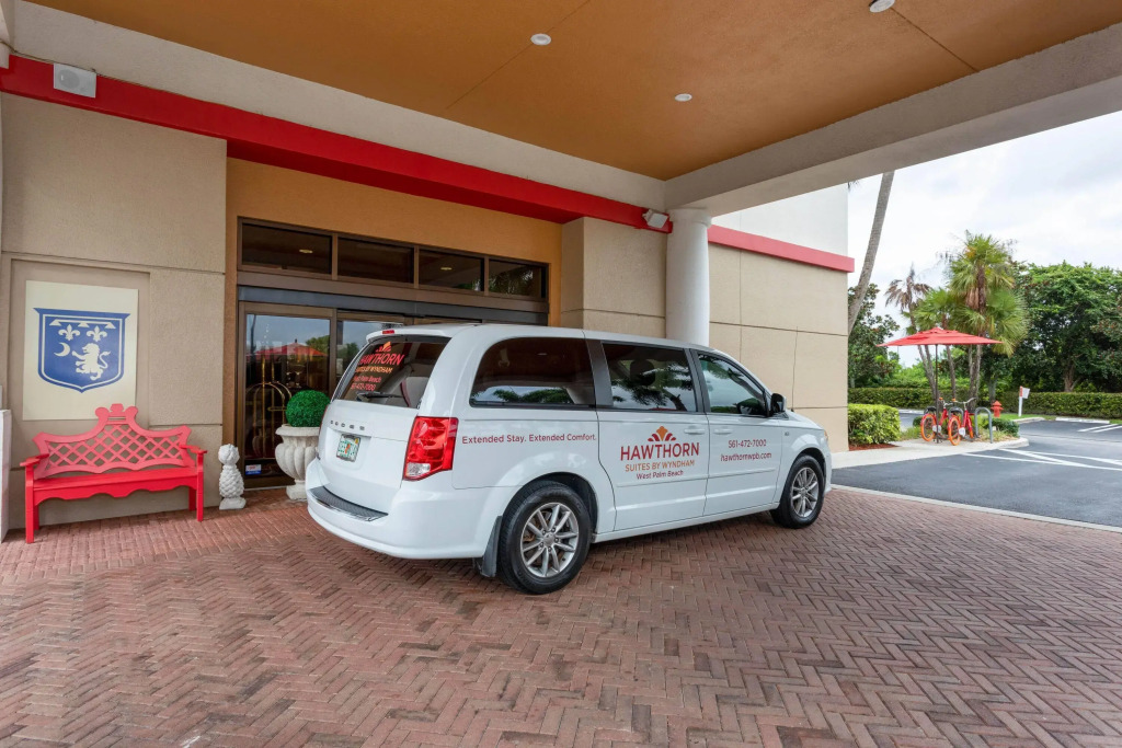 Hawthorn Extended Stay by Wyndham West Palm Beach Airport