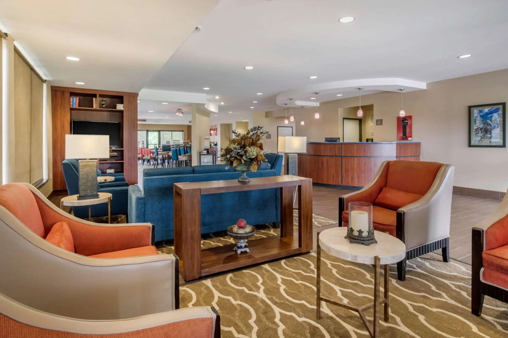 Comfort Suites Speedway - Kansas City