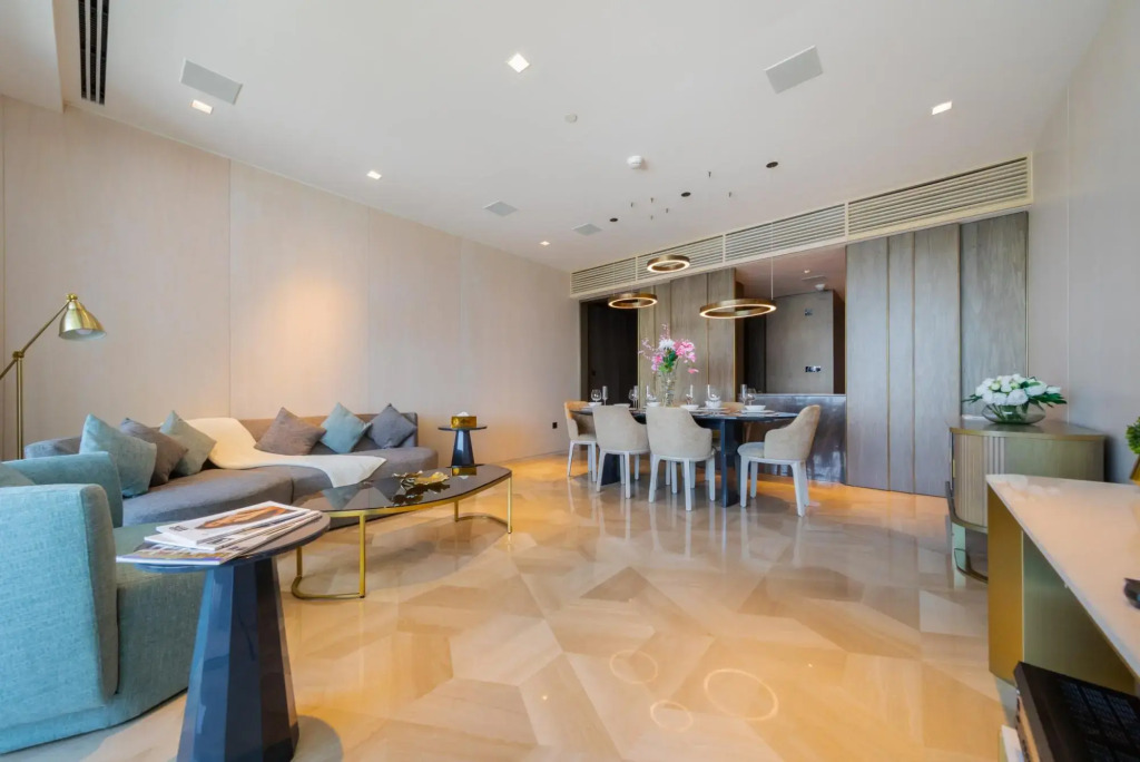Dxb - Five - 30906 - Pj
