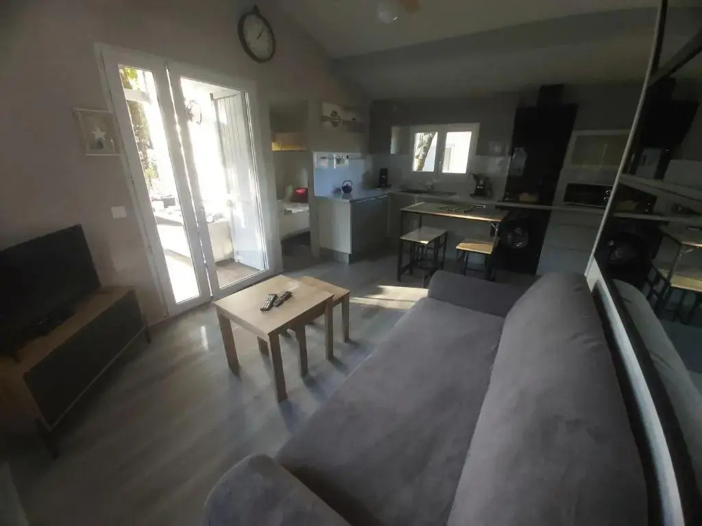 Chalet T3/clim/wifi/pkg/terrasse/15 min plages