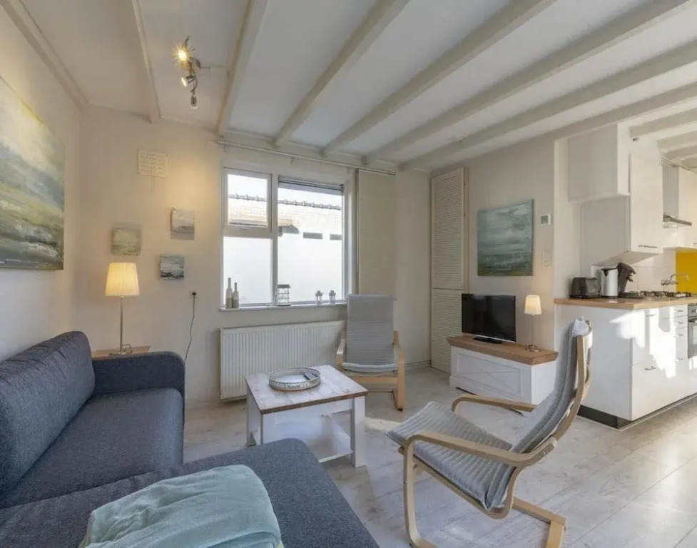 Beautiful, Modernly Furnished Bungalow at Walking Distance From the Beach
