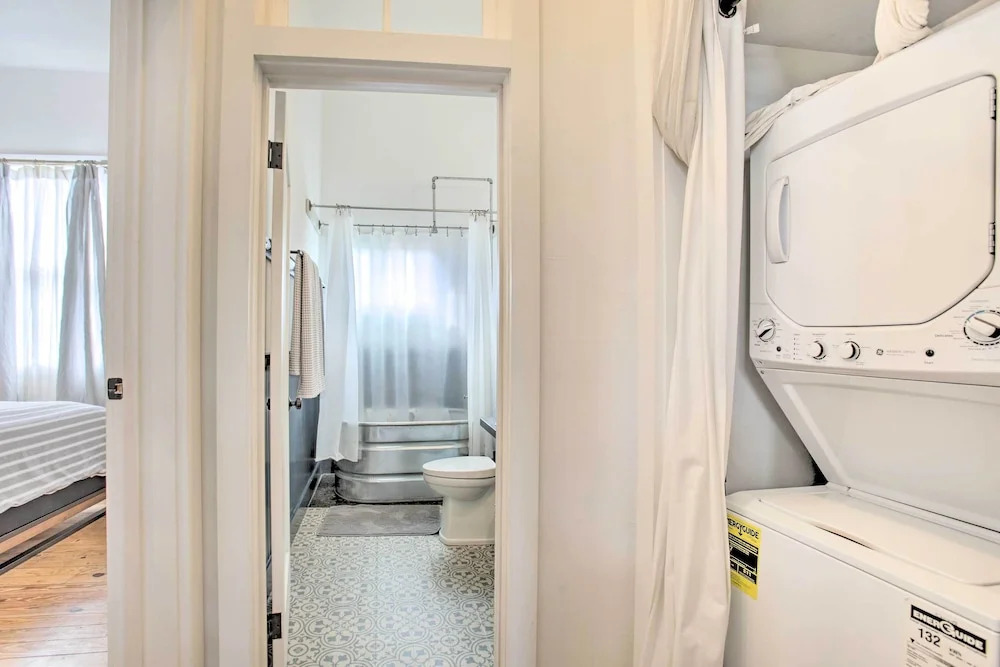 Half-Mi to French Quarter: Rustic NOLA Home