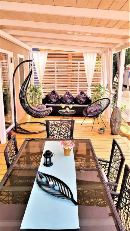 Immaculate 2-bed Home 5 Mins Walk to the Beach!