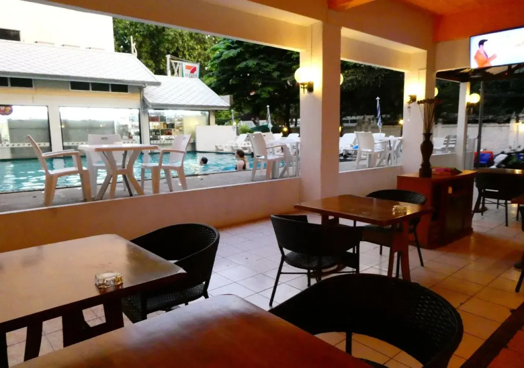 MANGO Lagoon Place
