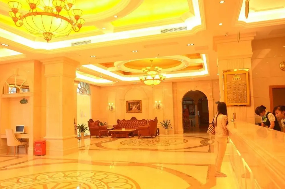 Vienna Hotel (Shenzhen Henggang & Tangkeng Metro Station)