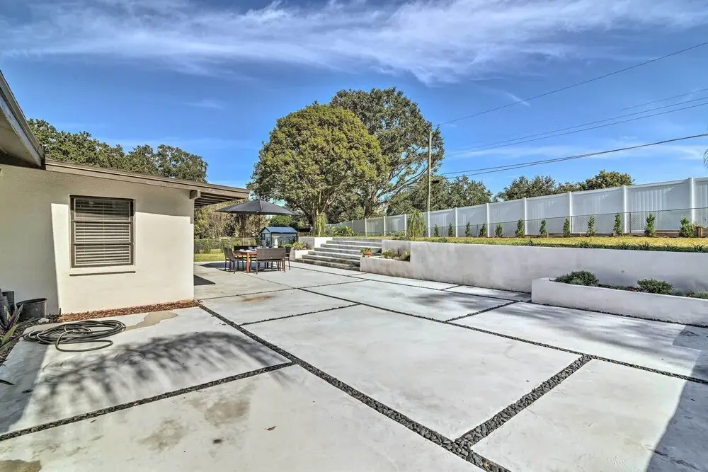 Mid-century Modern Escape in Central Lakeland!