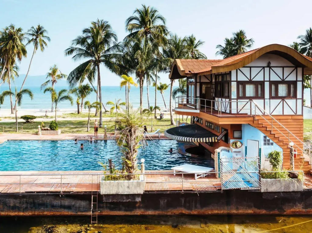 Aunchaleena Beach Front Resort