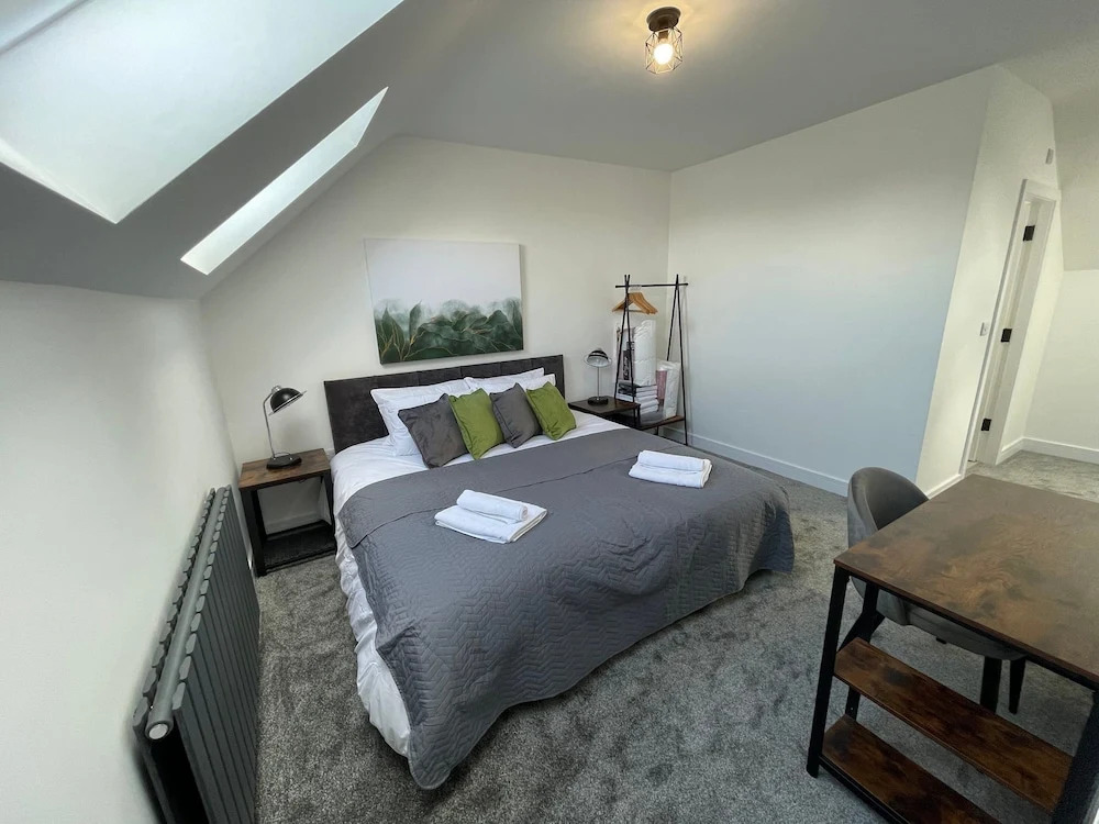 Brand New High Spec House with Parking & Wi-Fi By Home Away From Home - A