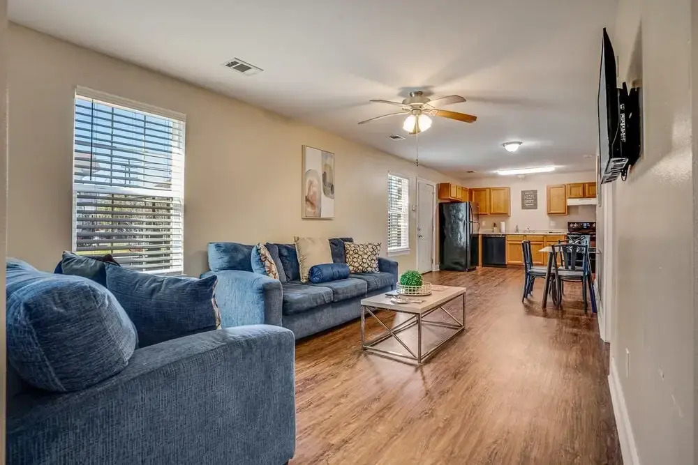 Lasalle - 1D · Centrally Located, Spacious Apt. Great for Groups