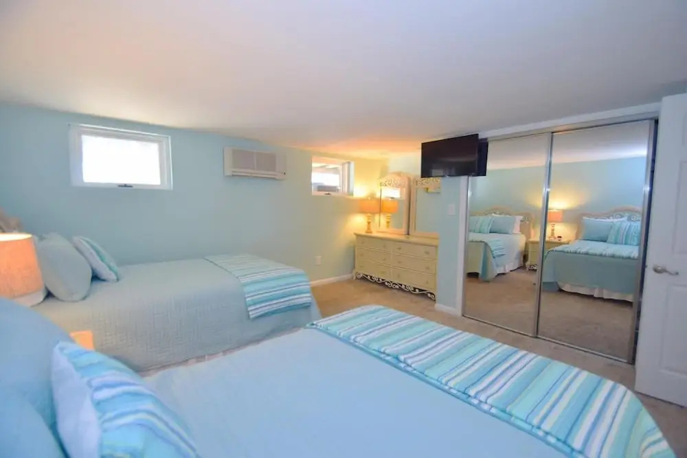 Harbour Island 21c 2 Bedroom Townhouse by RedAwning