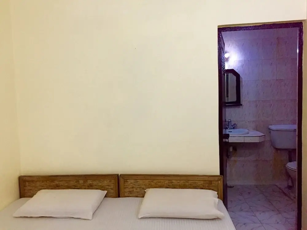 Goroomgo Shanti Guest House Varanasi