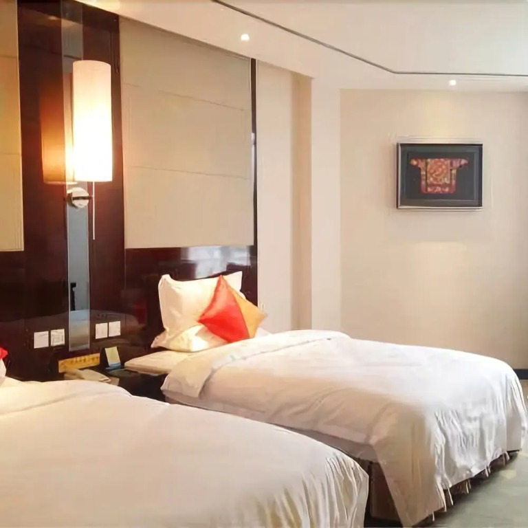 Pingtang Mingcheng Hotel (County People's Government & Santian Square Branch)