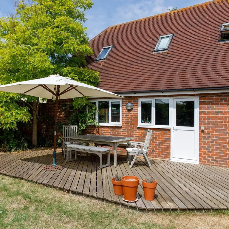 Secluded rural retreat close to beach - sleeps 12