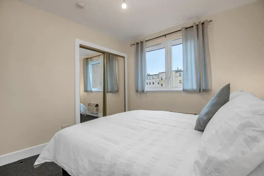 Edinburgh City Center Coady Apartment SLEEPS 5 FREE CAR PARK SPACE