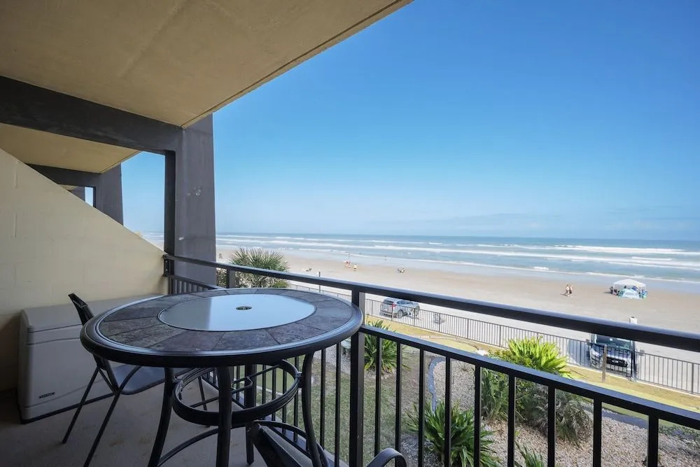 Hawaiian Inn 238 by Distinctive Beach Rentals