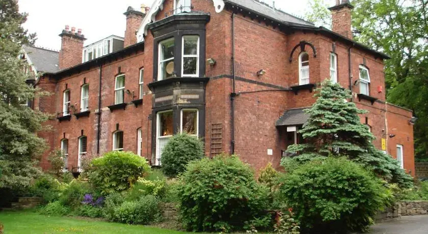 Oak Villa Hotel