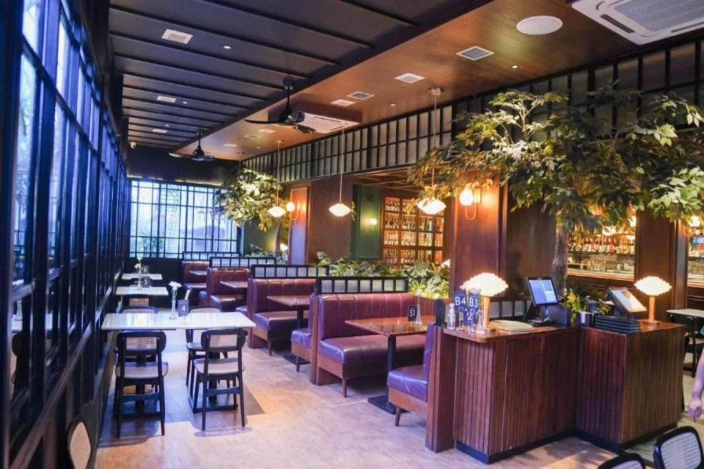 New Hollywood Hotel