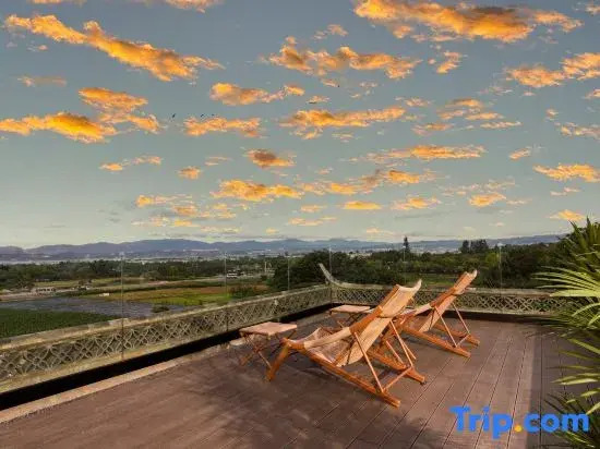 Nature Forest Mountain Inn (Ancient City East Gate Store)