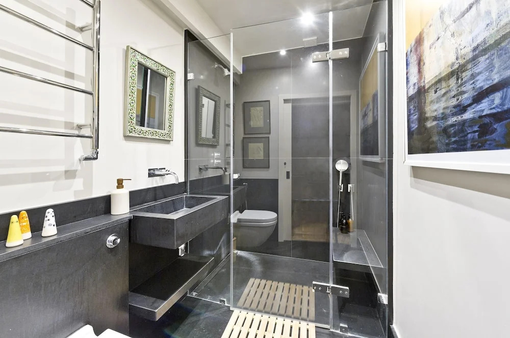 Gorgeous Stylish Interior Designed 5 Bed Home in Holland Park - Superb Location
