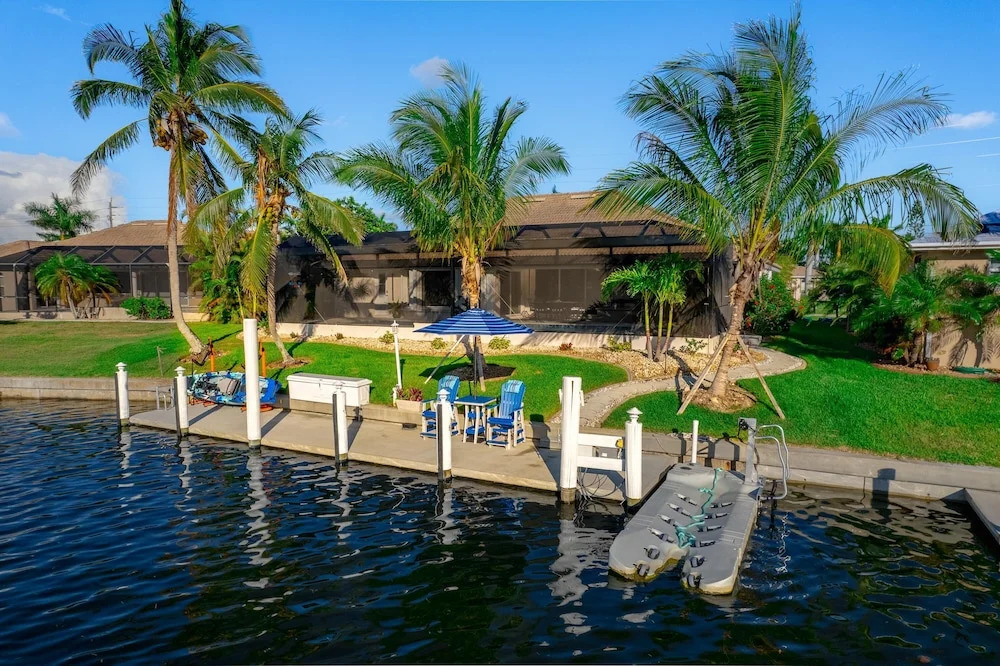 Luxury Long Waterview w Pool-kayaks-clubs-bikes
