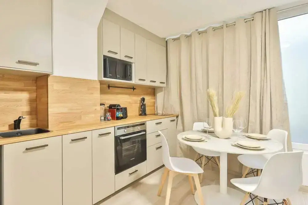 Newly Renovated Appartement Canal de L'ourq