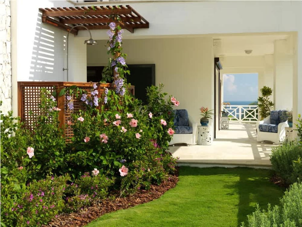Expansive 6BR Estate Panoramic Sea Views Pool Resort Access