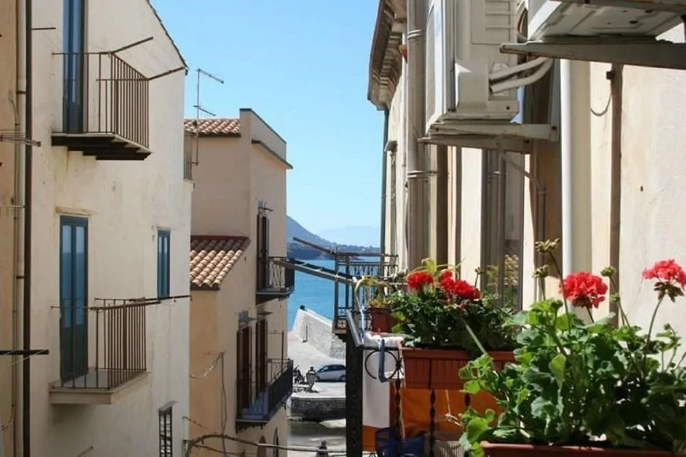 Kefalè House
