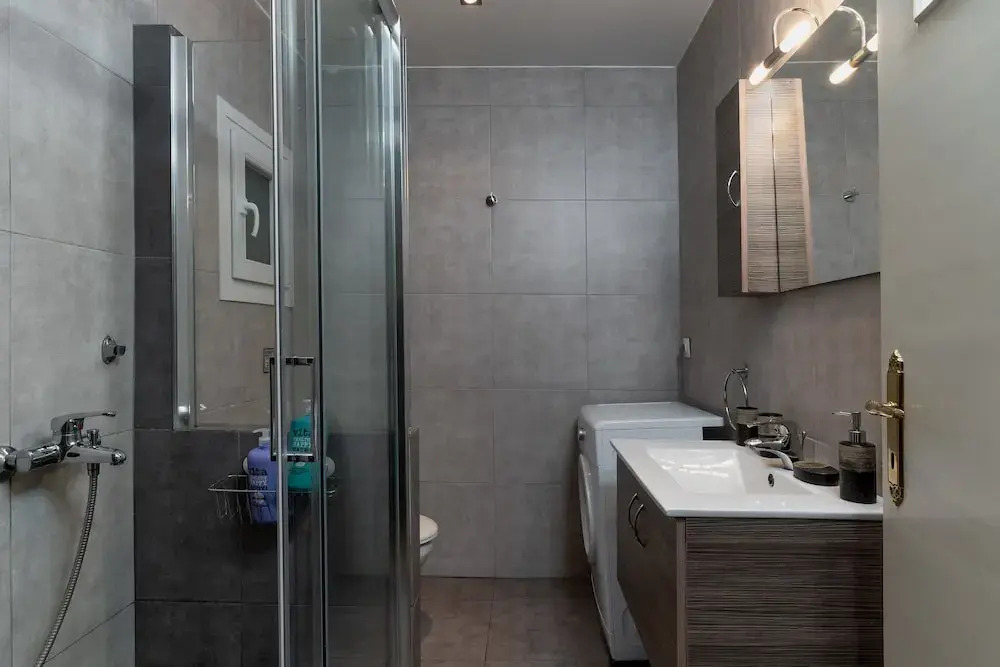 Apartment at the foothills of Acropolis