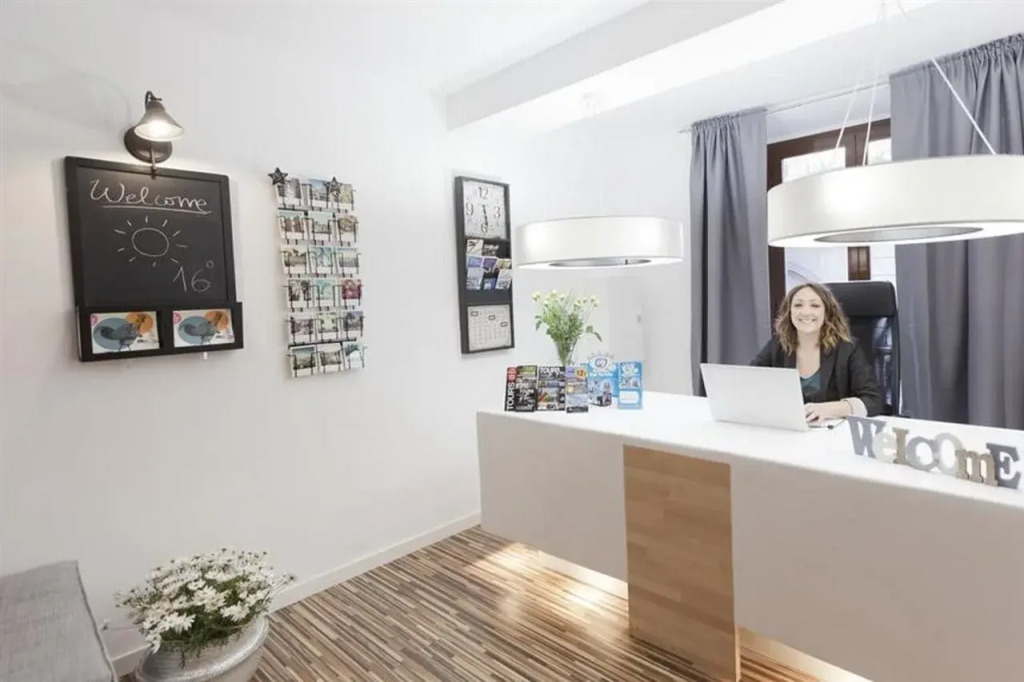 Happy Apartments