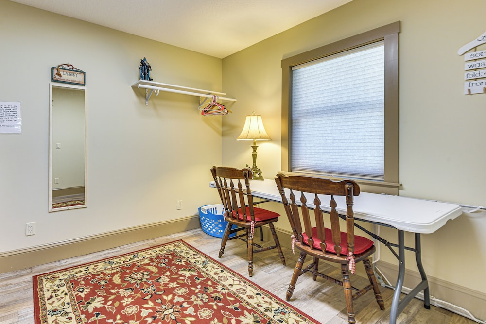 Peaceful 3-bedroom Home w/ Pool in Sarasota