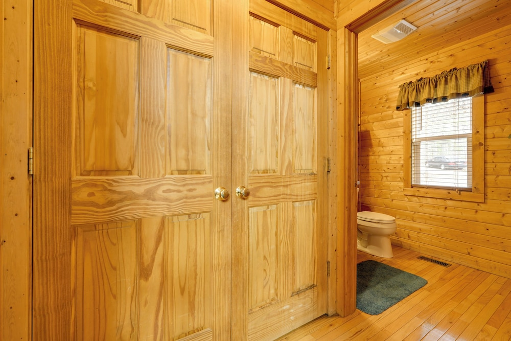 Hot Tub + Game Room: Spacious Blue Ridge Retreat!