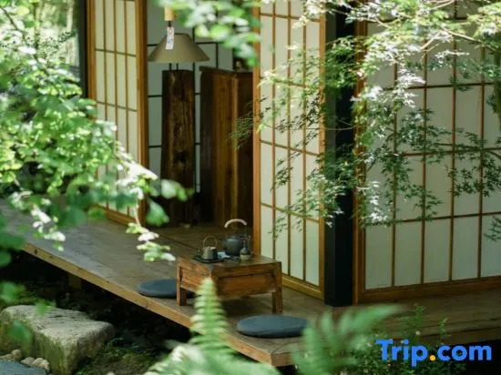 Qingcheng Mountain is not staying. Jiuzhi Forest Private Tang Homestay