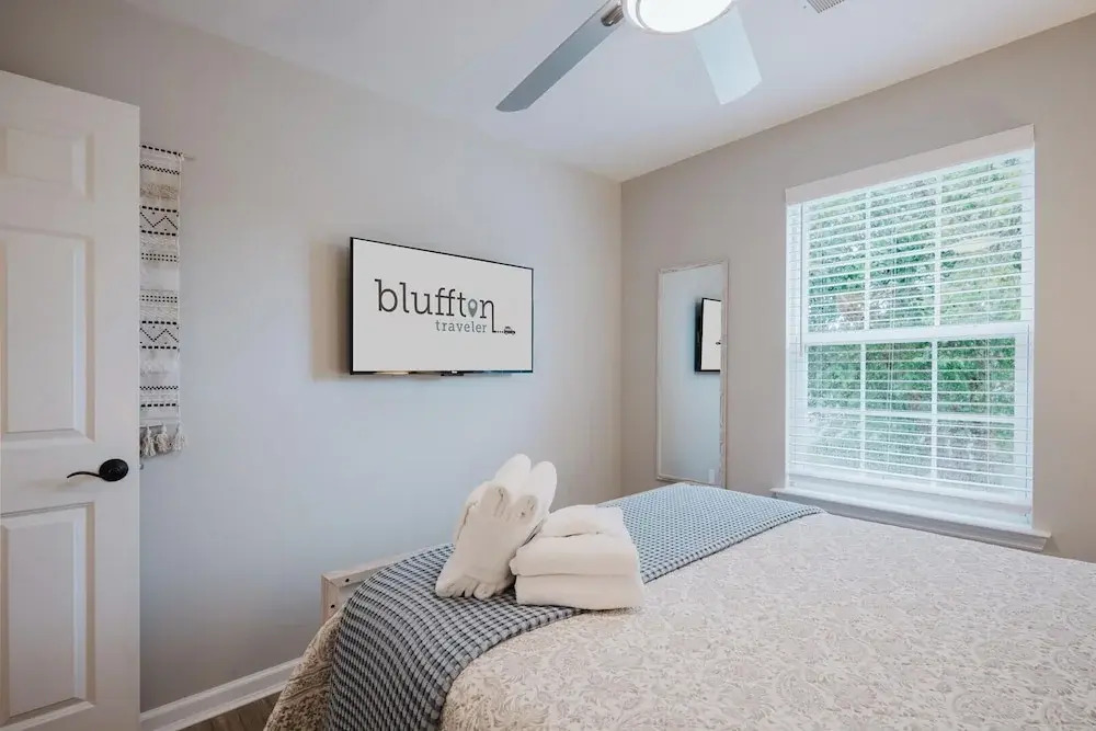 Lowcountry Lodge! In the Heart of Historic Old Town Bluffton SC