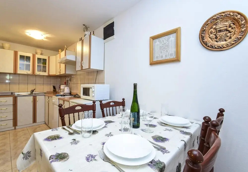 Apartments Mira Vir