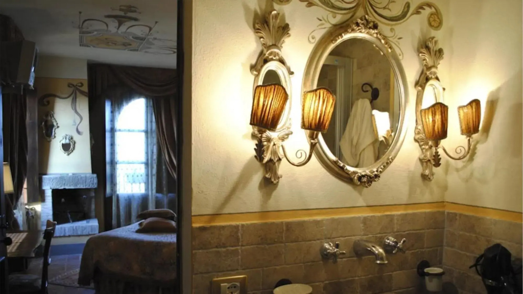 Independent Farmhouse With 7 Bedrooms and Pool Lago Trasimeno-luna Chiara