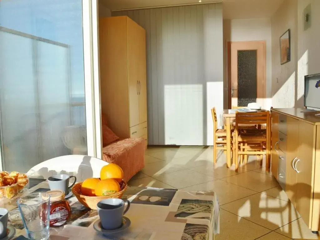 Appartement Le Lavandou, 1 pièce, 4 personnes - FR-1-251-251