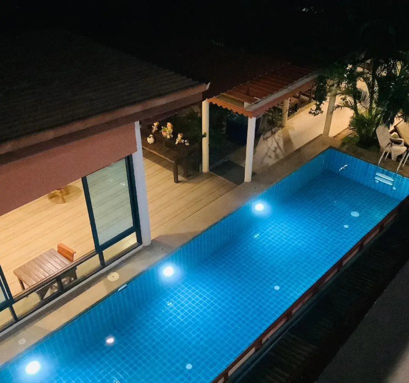 Front Beach Hotel