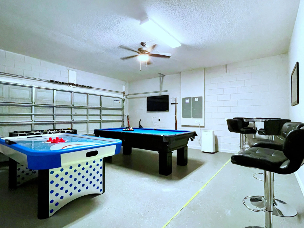 Huge10bd Spa Gm Pool Solterra-5252oa 10 Bedroom Home by Redawning
