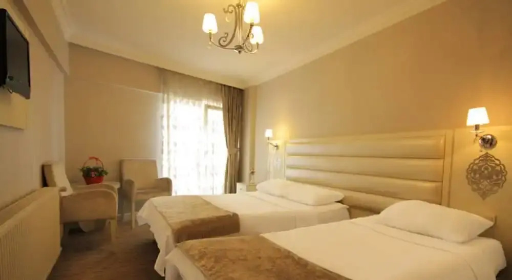 Q Inn Hotel