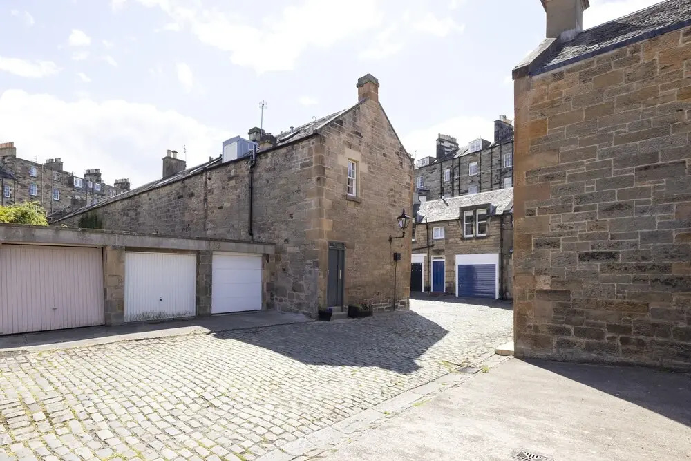 Altido Charming mews flat near the Dean Bridge