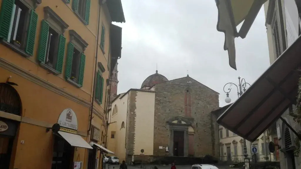 "Via Cavour 81"