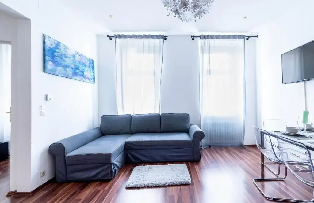 New: Beautiful Central Apartment Next To U-Station