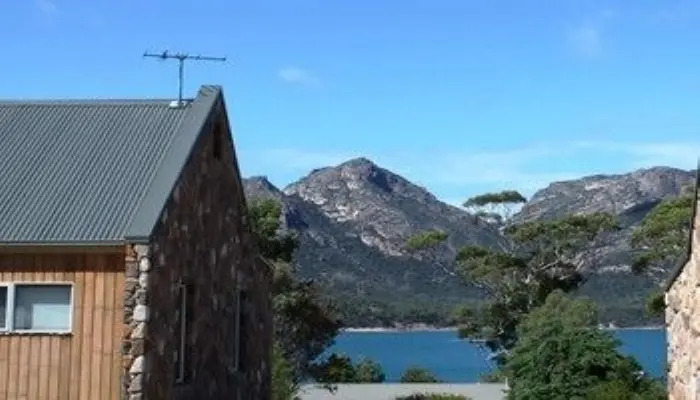Coles Bay Stone Cottage