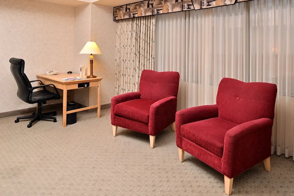 Edward Hotel & Convention Center
