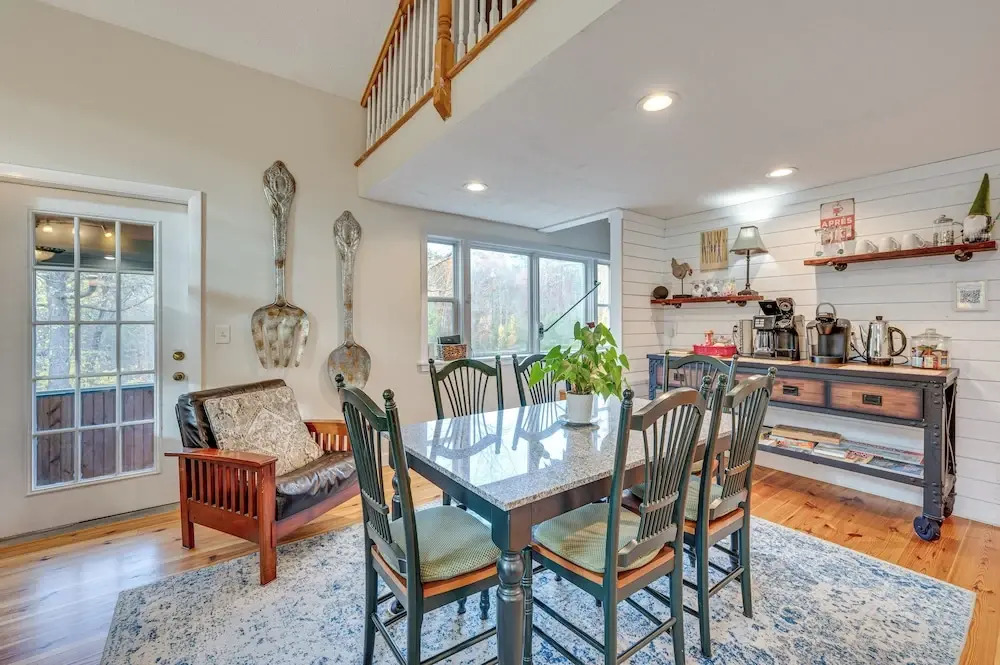 White Mountains Home w/ Hot Tub - Walk to Town!