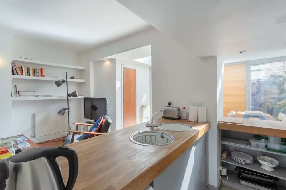 Fantastic and Bright 1 Bedroom Garden Flat
