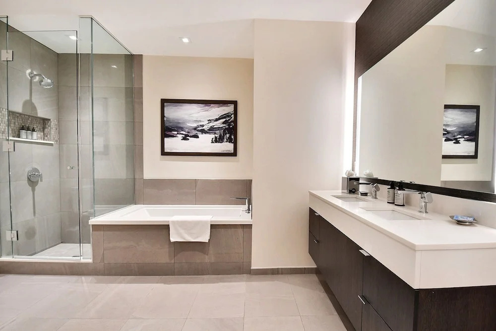 Ski In Out Modern 2BR Residence in Canyons Village