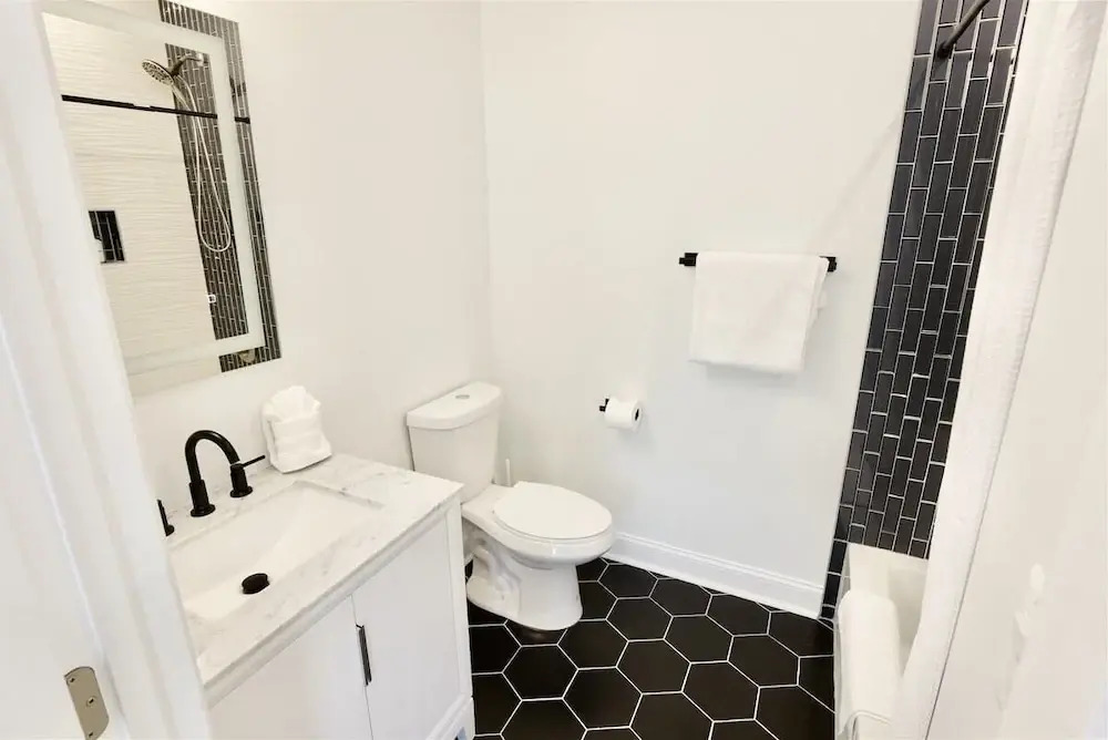 Pristine Petworth Family Home w Street Parking