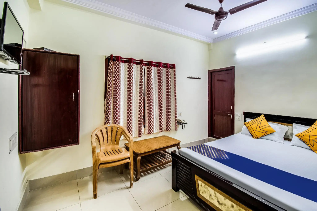 SPOT ON 67751 Sri Surya Lodge