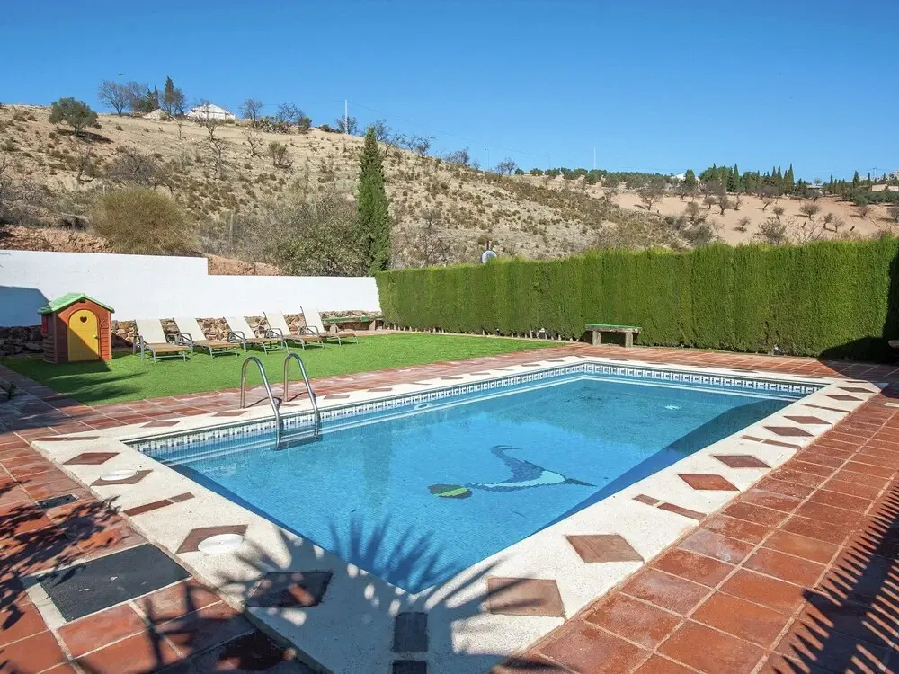 Spacious Cottage with Pool